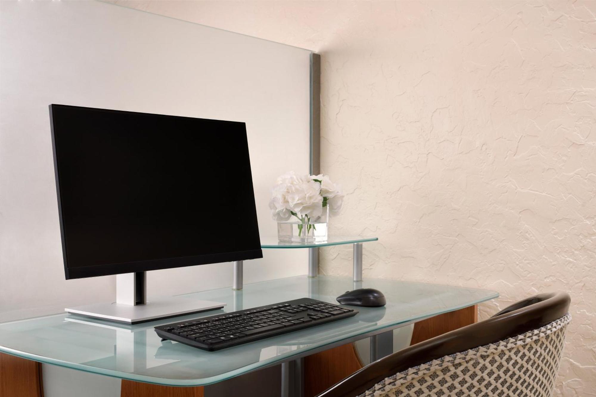 ダー アル ヒジラ インターコンチネンタル マディーナ エクステリア 写真 A computer workstation